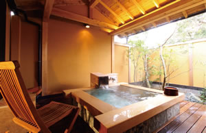 スパ＆リゾート九十九里太陽の里の露天風呂付き客室。ゆったりとした空間が心地よいです。