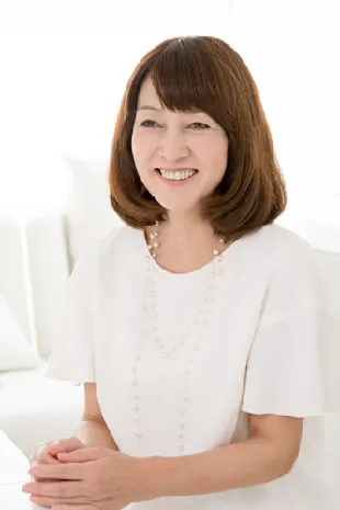 盛山葉子氏（GAJ日本ジェモセラピー協会理事・日本ジェモセラピーカレッジ創設者・エルビオリス日本総輸入元）