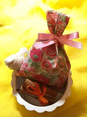 春の香りのサシェ（ハーブ入り）